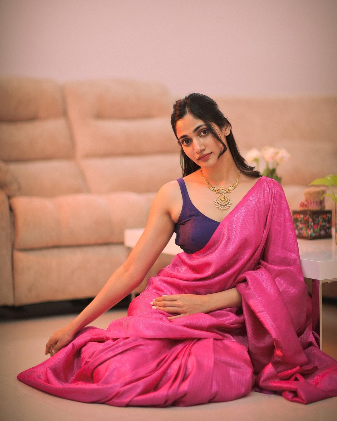 Losliya Mariyanesan Stunning Saree Photos and Traditional Looks