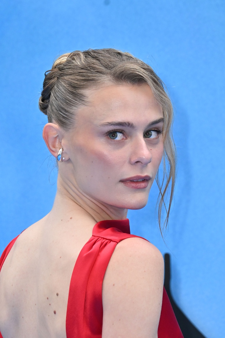 Louisa Binder's Stunning Red Carpet Entrance Captures Attention