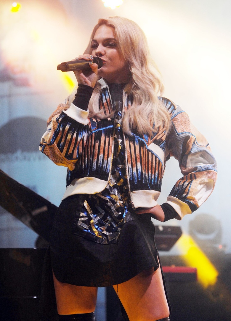 Louisa Johnson Commands the Stage in Dynamic Performance Spotlight