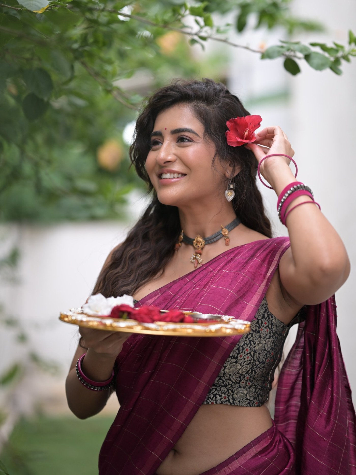 Rashi Singh’s Festive Charm: Mastering Effortless Ethnic Elegance!