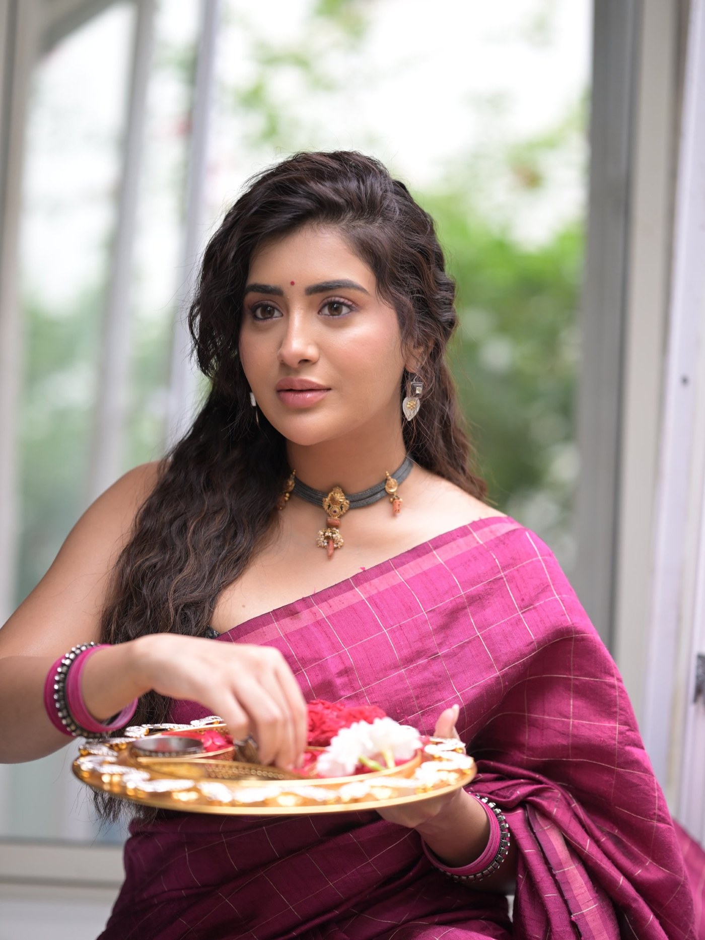Rashi Singh’s Festive Charm: Mastering Effortless Ethnic Elegance!
