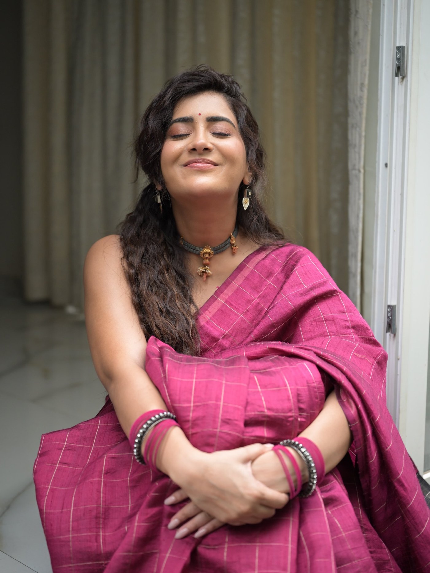 Rashi Singh’s Festive Charm: Mastering Effortless Ethnic Elegance!