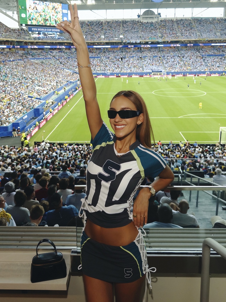 Luana Barron's Stunning Style Captures Attention