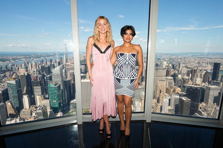 Lucy Freyer Steals the Spotlight: Effortless Glamour at the Premiere