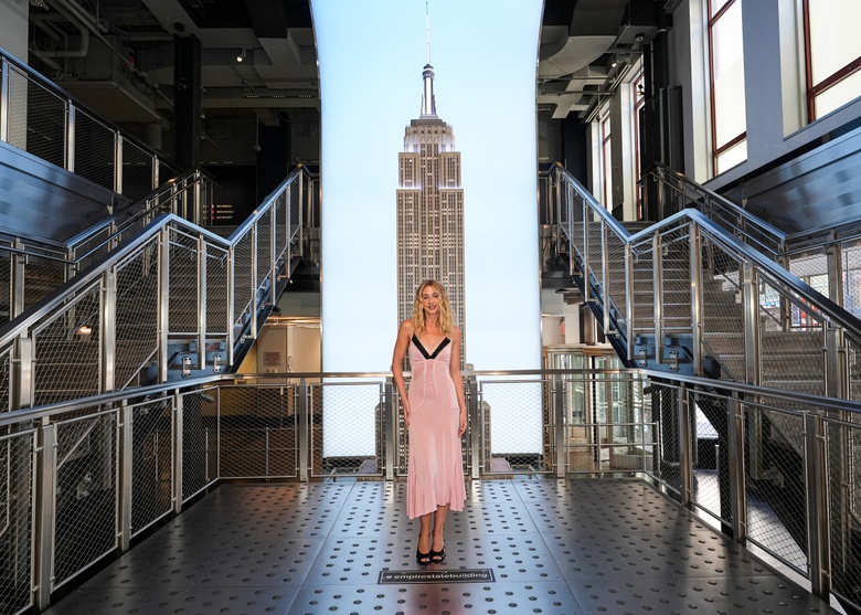 Lucy Freyer Steals the Spotlight: Effortless Glamour at the Premiere