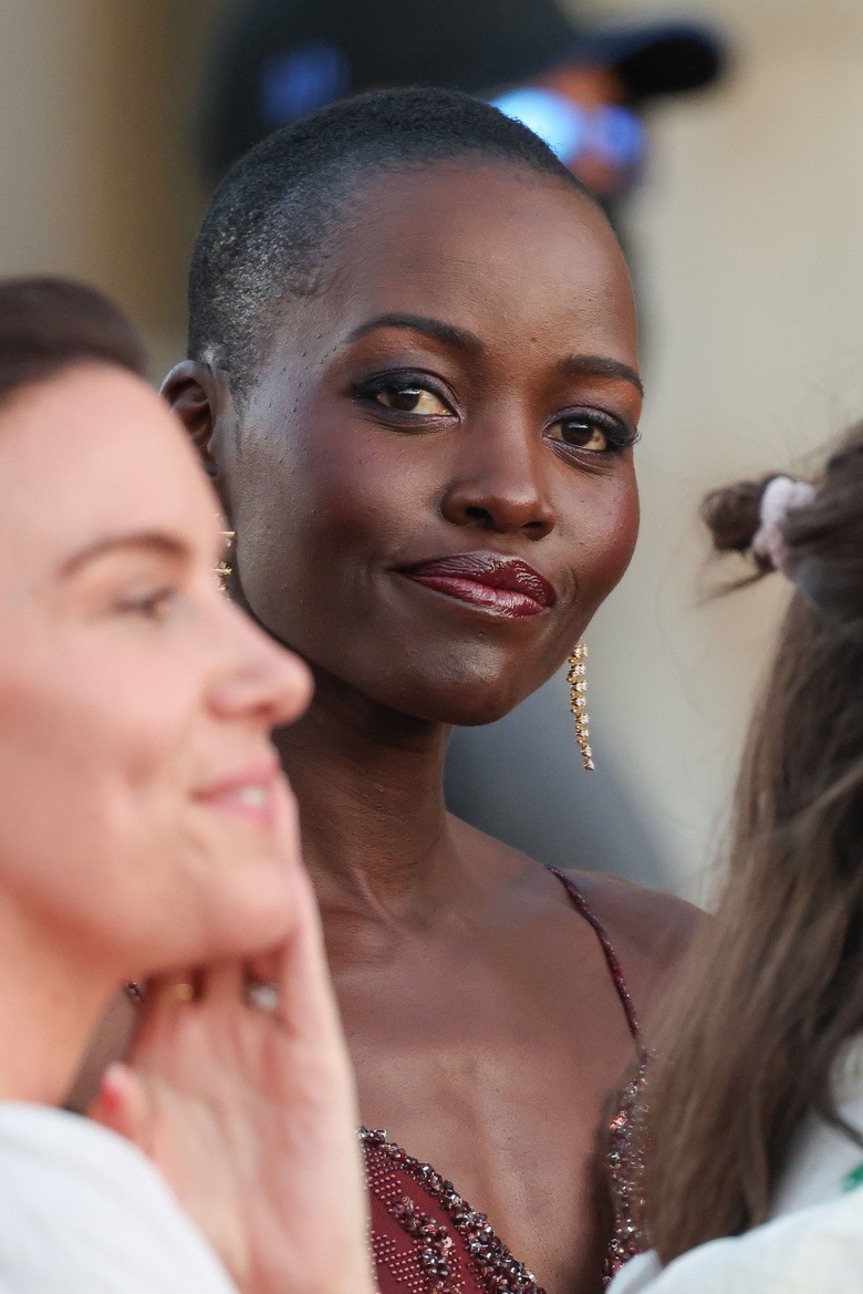 Lupita Nyongo Radiates Elegance at Christopher Nolan’s Epic Paris Event