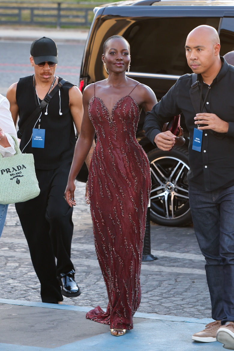 Lupita Nyongo Radiates Elegance at Christopher Nolan’s Epic Paris Event