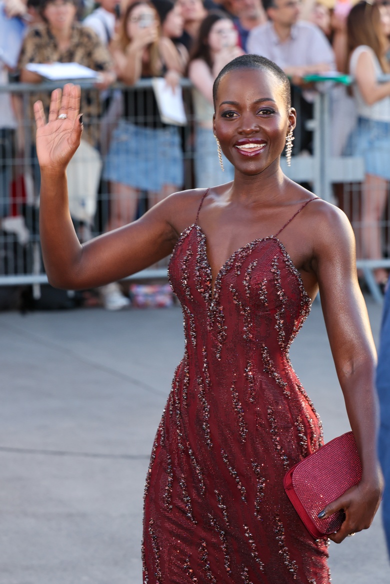 Lupita Nyongo Radiates Elegance at Christopher Nolan’s Epic Paris Event
