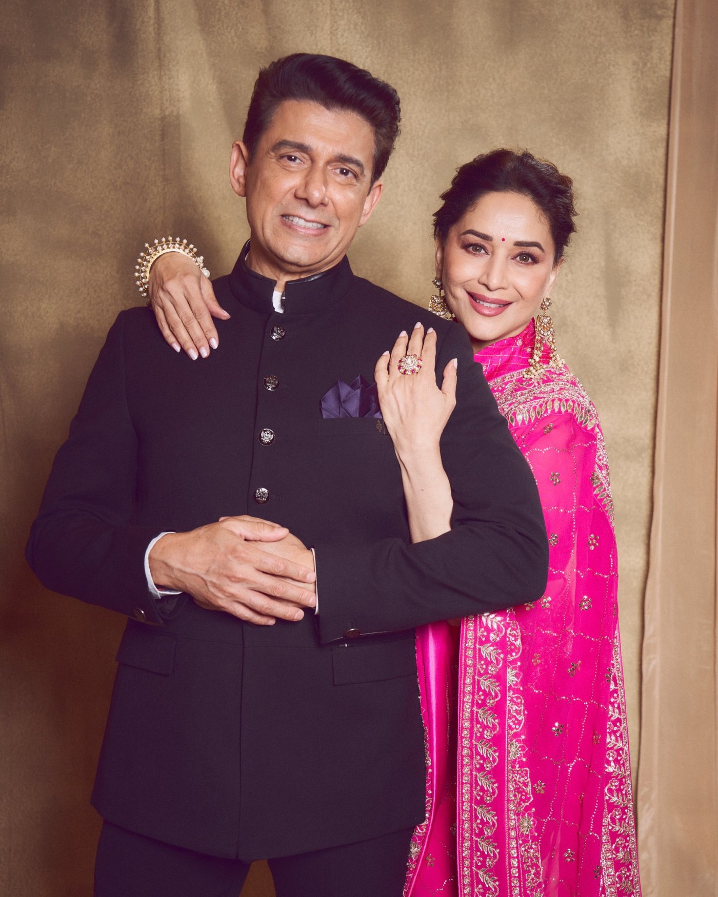 Madhuri Dixit's Timeless Pink Saree Glow: An Ode to Bollywood Elegance!