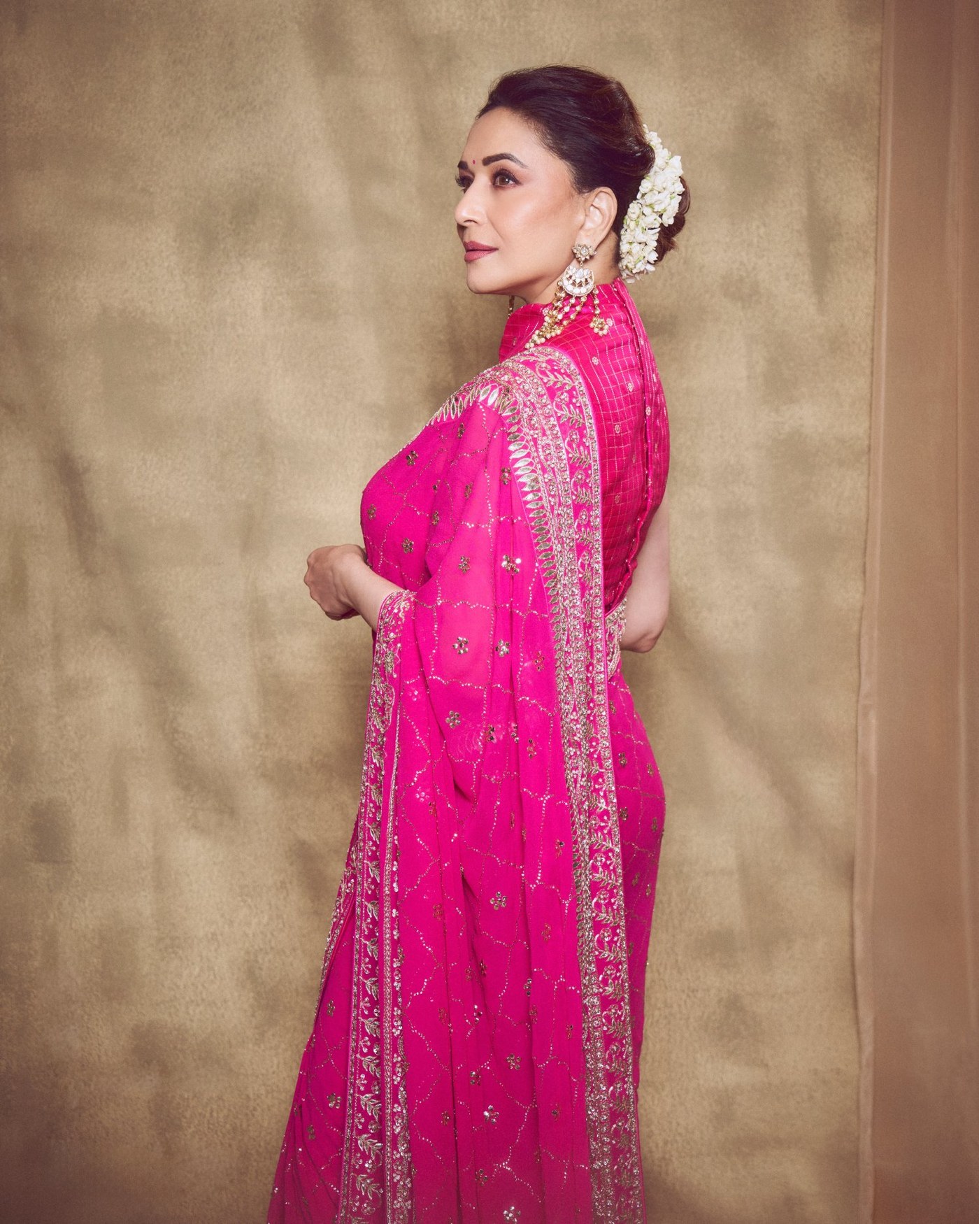 Madhuri Dixit's Timeless Pink Saree Glow: An Ode to Bollywood Elegance!