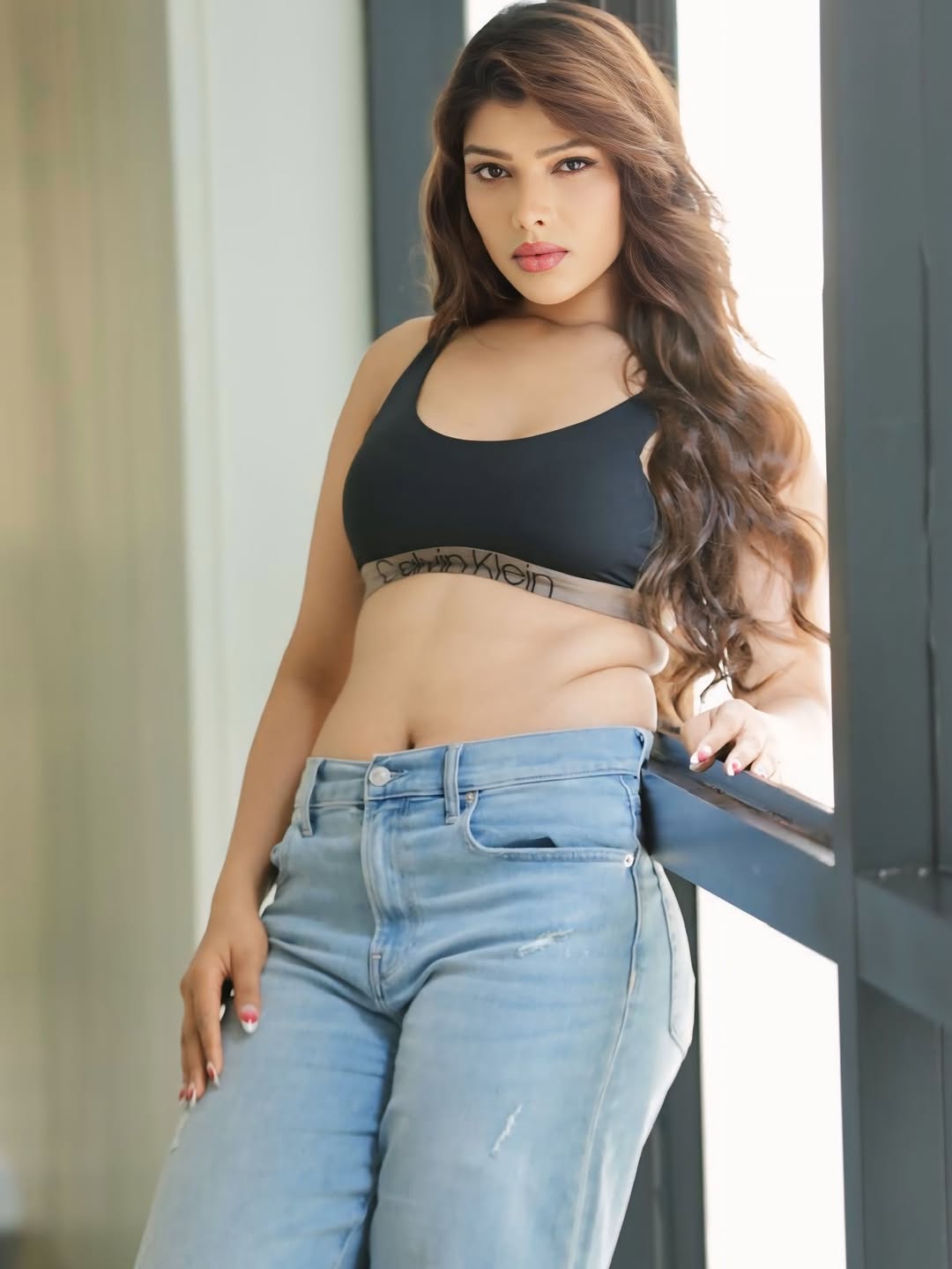 Mahima Gupta's Viral Crop Top Look Sets the Trend for Street Style Glamour