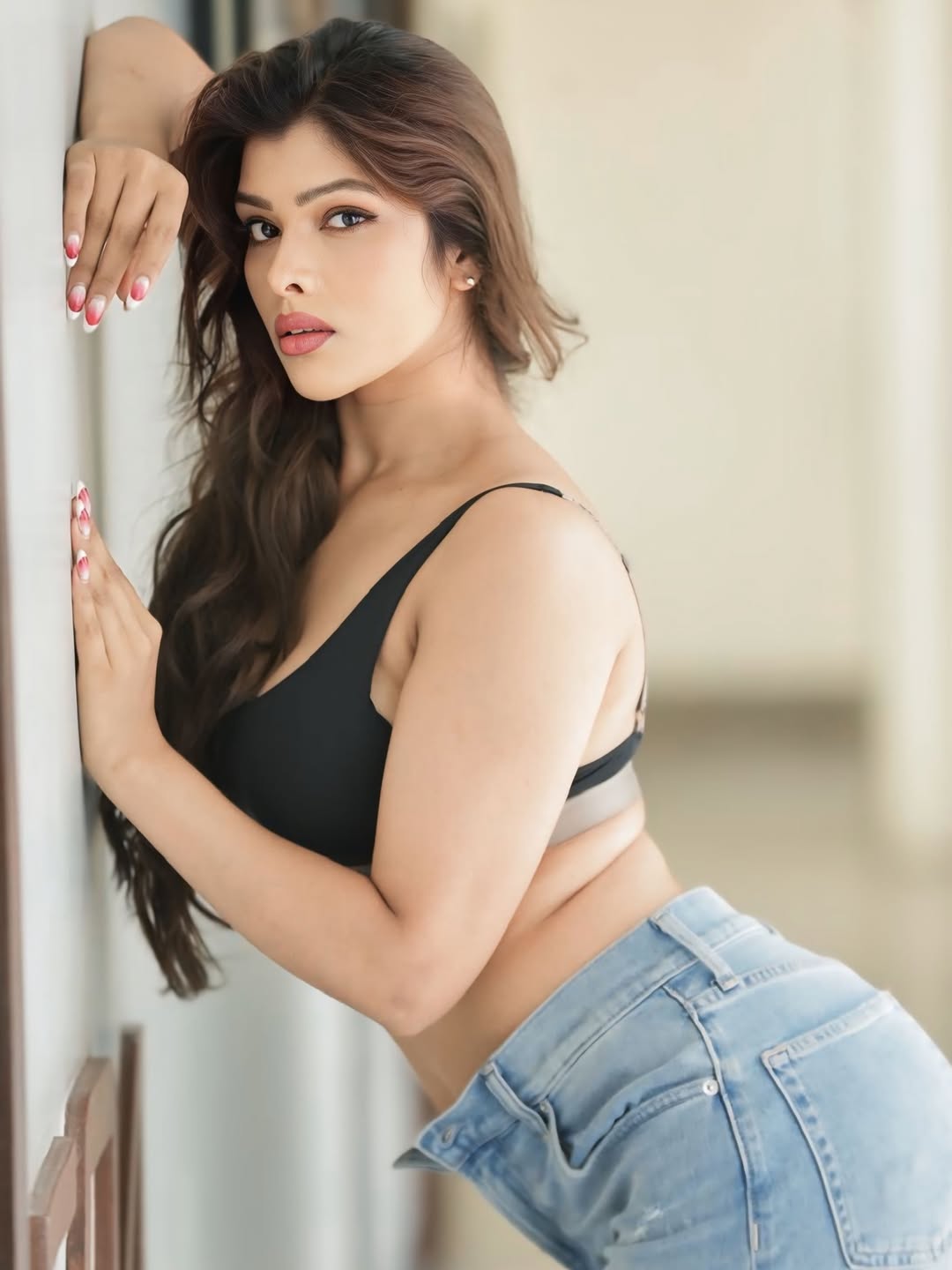 Mahima Gupta's Viral Crop Top Look Sets the Trend for Street Style Glamour