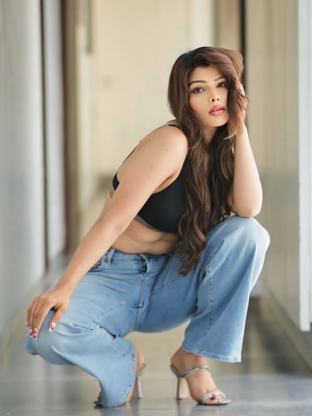 Mahima Gupta's Viral Crop Top Look Sets the Trend for Street Style Glamour
