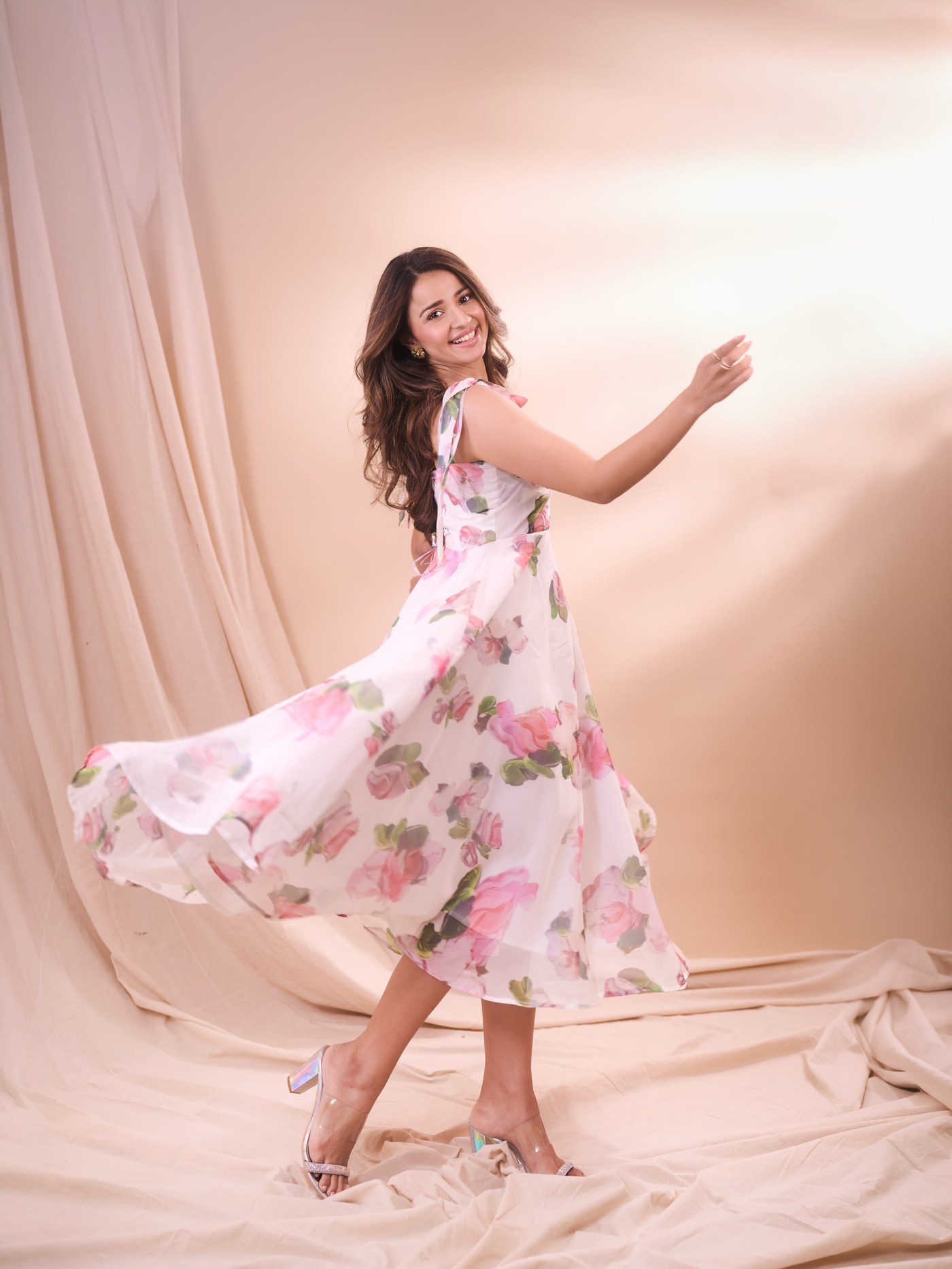 Mahima Makwana Blooms in Floral Elegance: Effortless Summer Style Goals