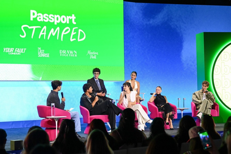 Maia Reficco Steals the Show at Obsessed Fest – Pure Hollywood Glamour!