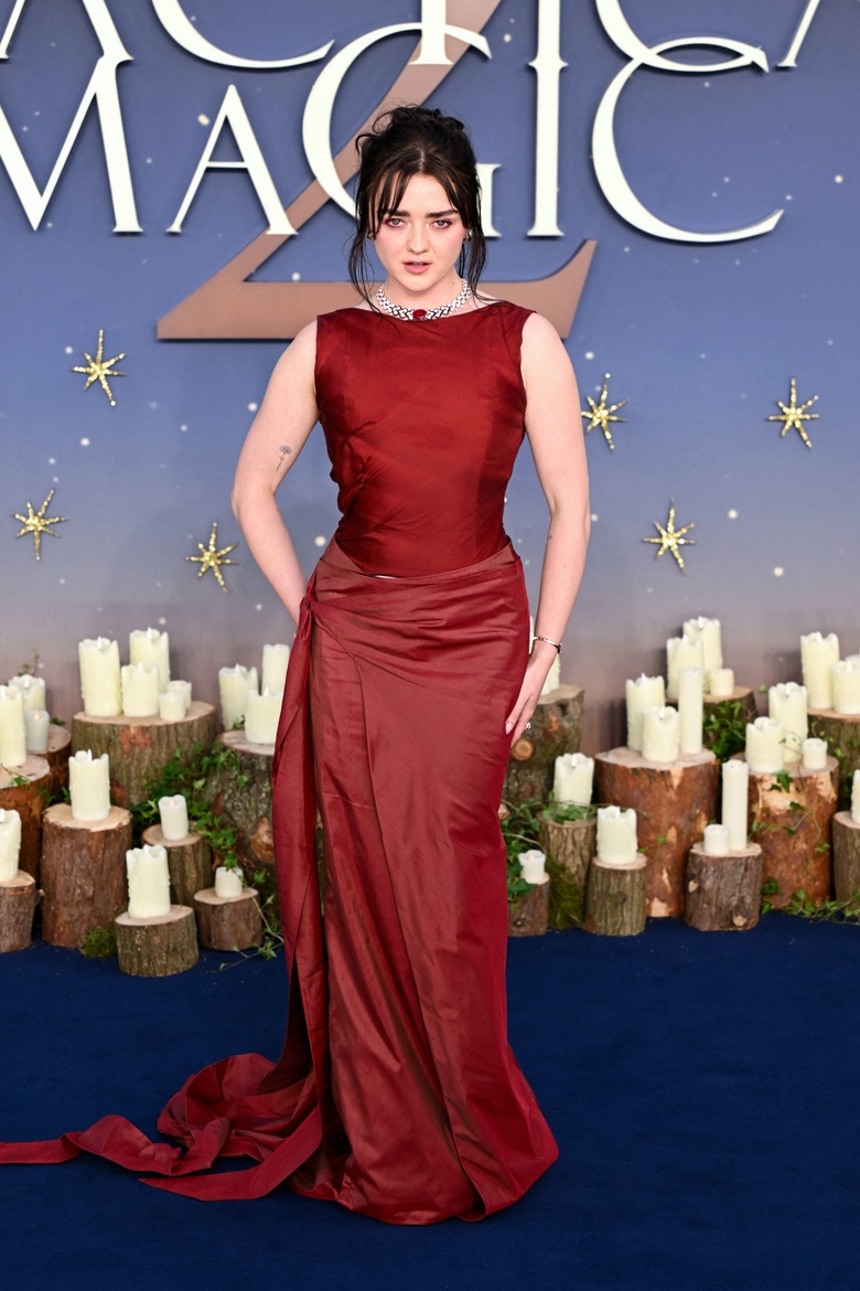 Maisie Williams' Effortlessly Chic Style Steals the Spotlight at London Fashion Events