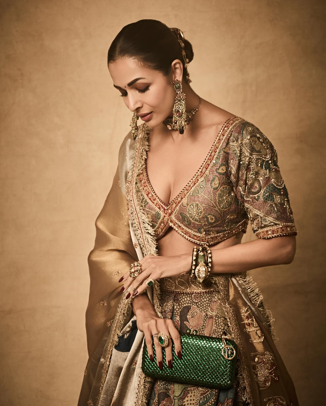 Malaika Arora in Black: A Diva Moment!