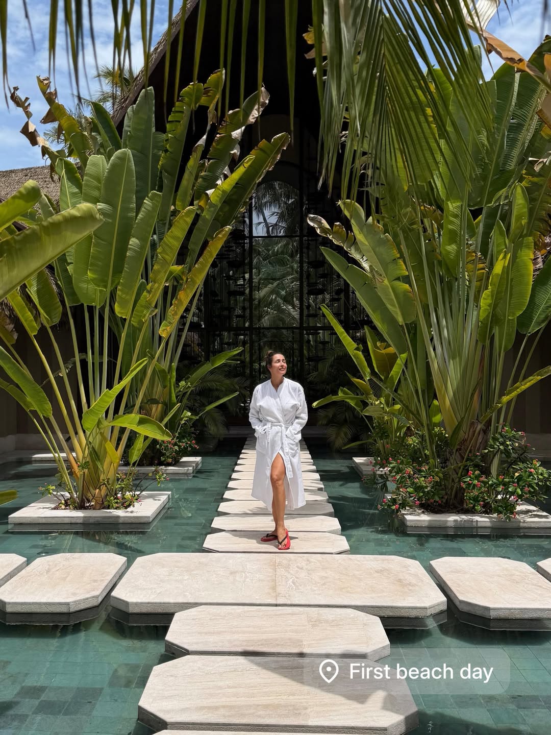 Malaika Arora's Tropical Glamour: A Stunning Visual Feast