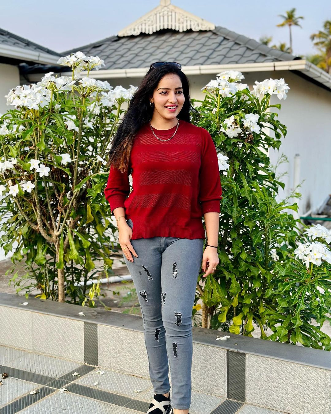 Malavika Menon Casual Style Jeans T Shirt Outfits