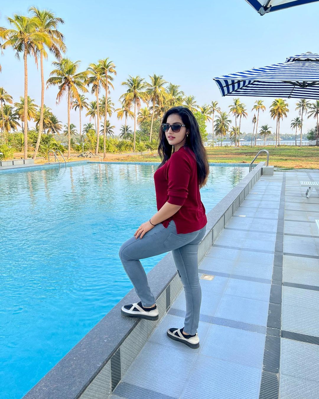 Malavika Menon Casual Style Jeans T Shirt Outfits