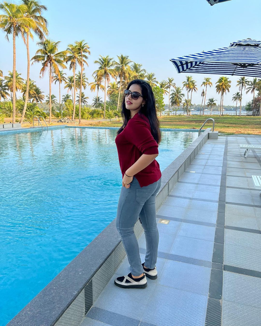 Malavika Menon Casual Style Jeans T Shirt Outfits
