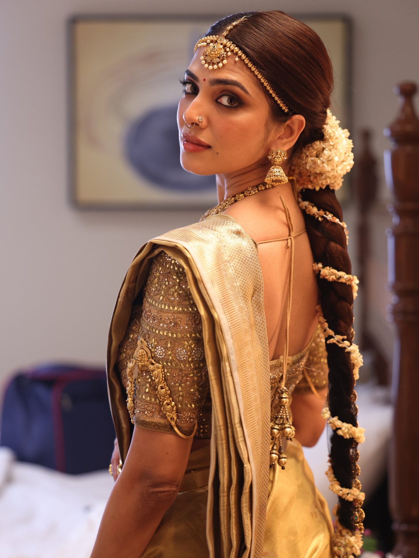 Malavika Mohanan Glows in Traditional Tamil Bridal Elegance