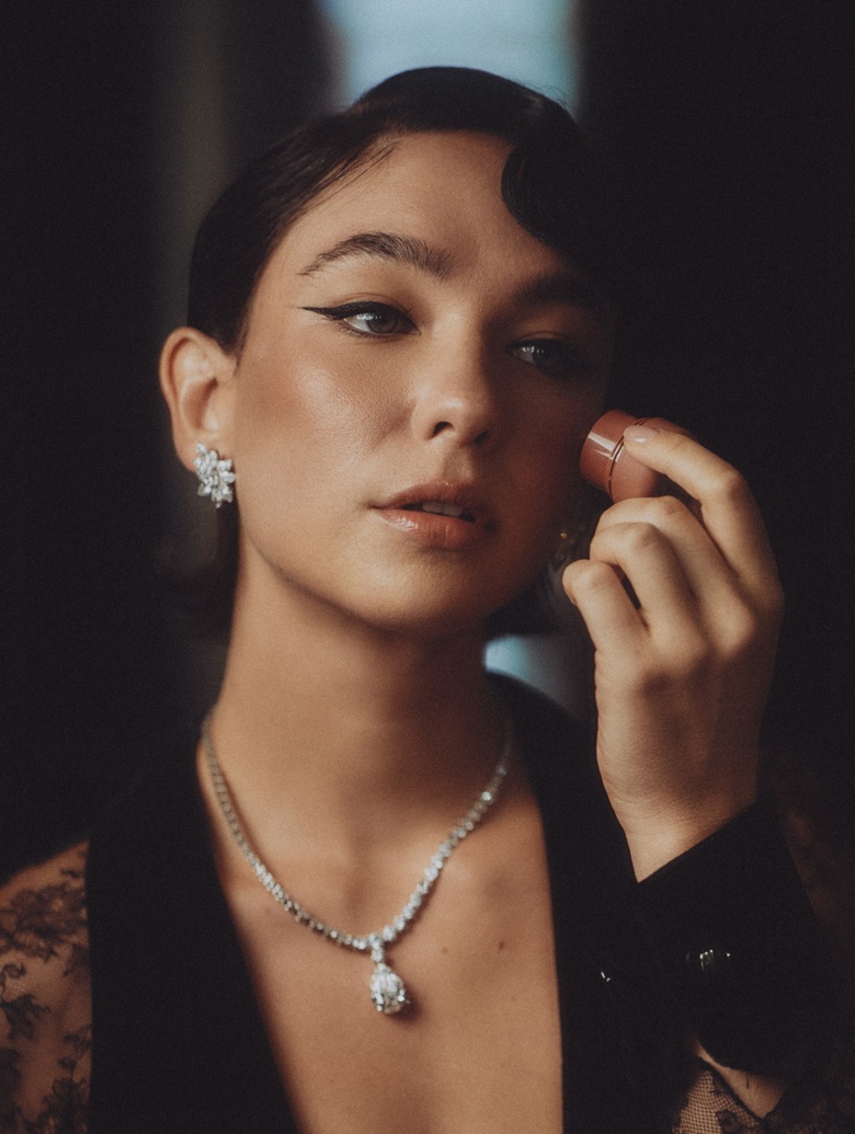 Matilda De Angelis Captures the Venetian Spotlight in Elegant Ensemble