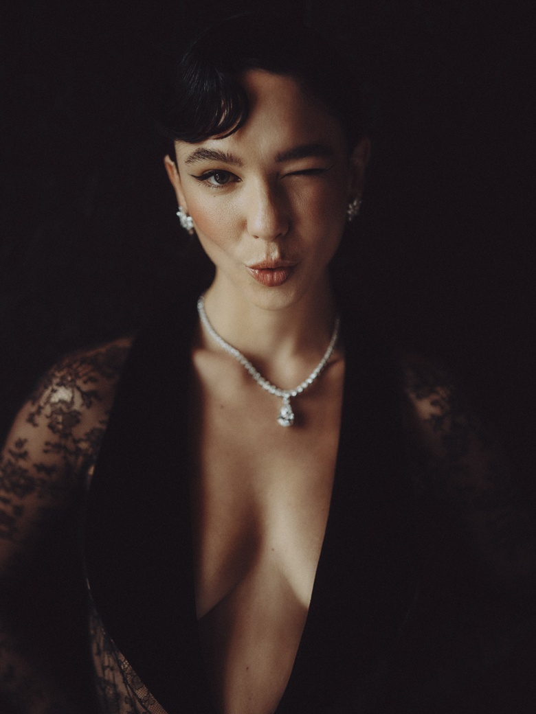 Matilda De Angelis Captures the Venetian Spotlight in Elegant Ensemble