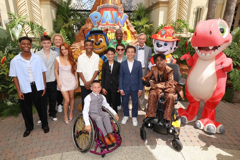 Mckenna Grace Dazzles in Tropical Glamour at the Dino Premiere!