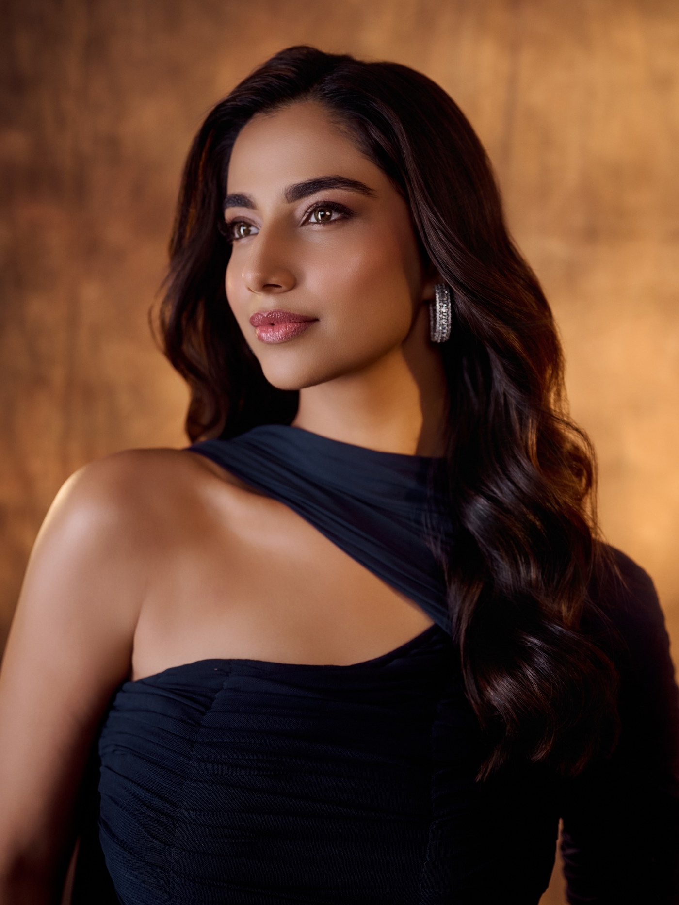 Navy Blue Dreams: Meenaakshi Chaudhary's Stunning Look