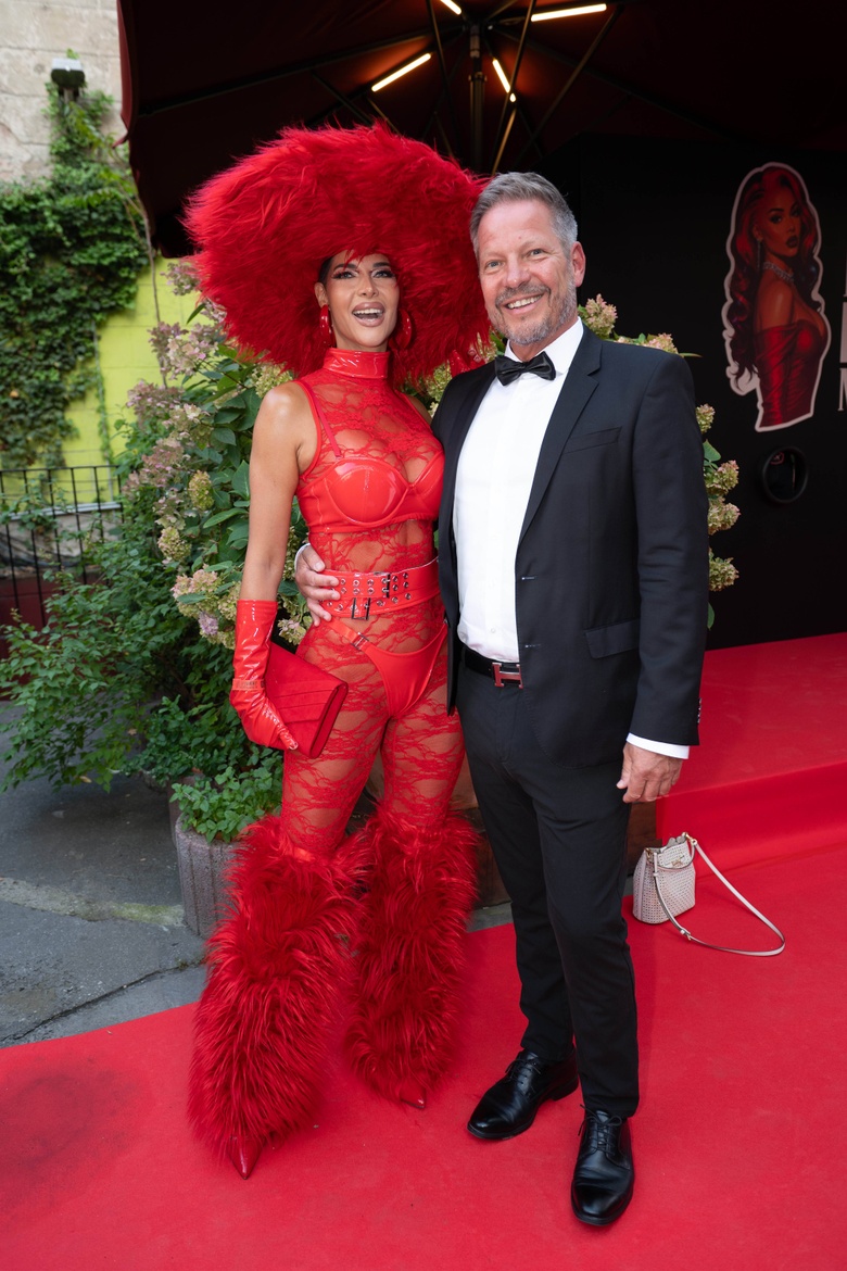 Micaela Schafer Steals the Spotlight at Berlin Gala Event