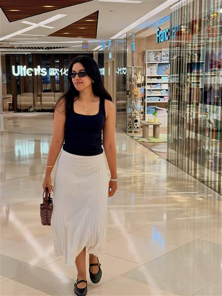 Mirinalini Ravi's Global Glamour! ✨ From Temples to High Fashion Vibes