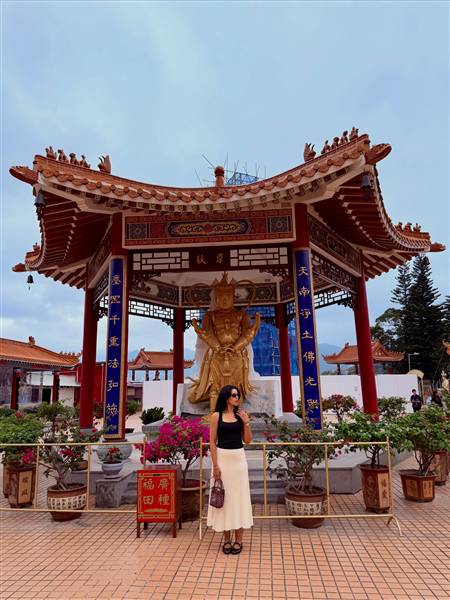 Mirinalini Ravi's Global Glamour! ✨ From Temples to High Fashion Vibes