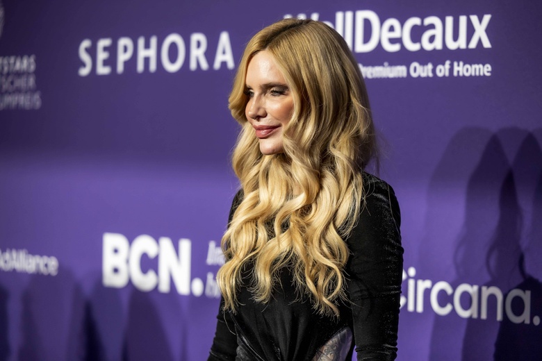 Mirja Du Mont Shines at the German Perfume Award Event