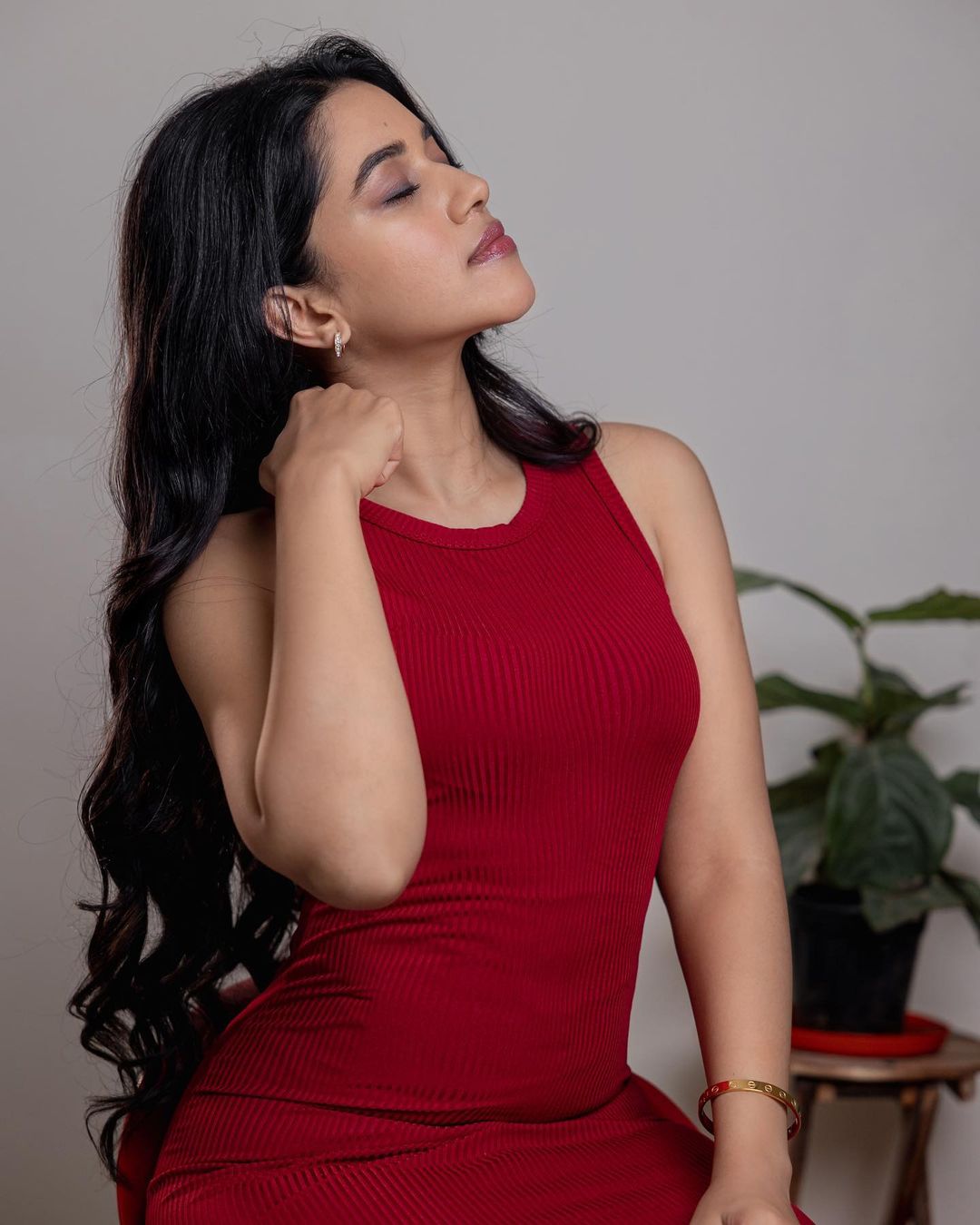 Mirnalini Ravi Stunning New Photos and Looks