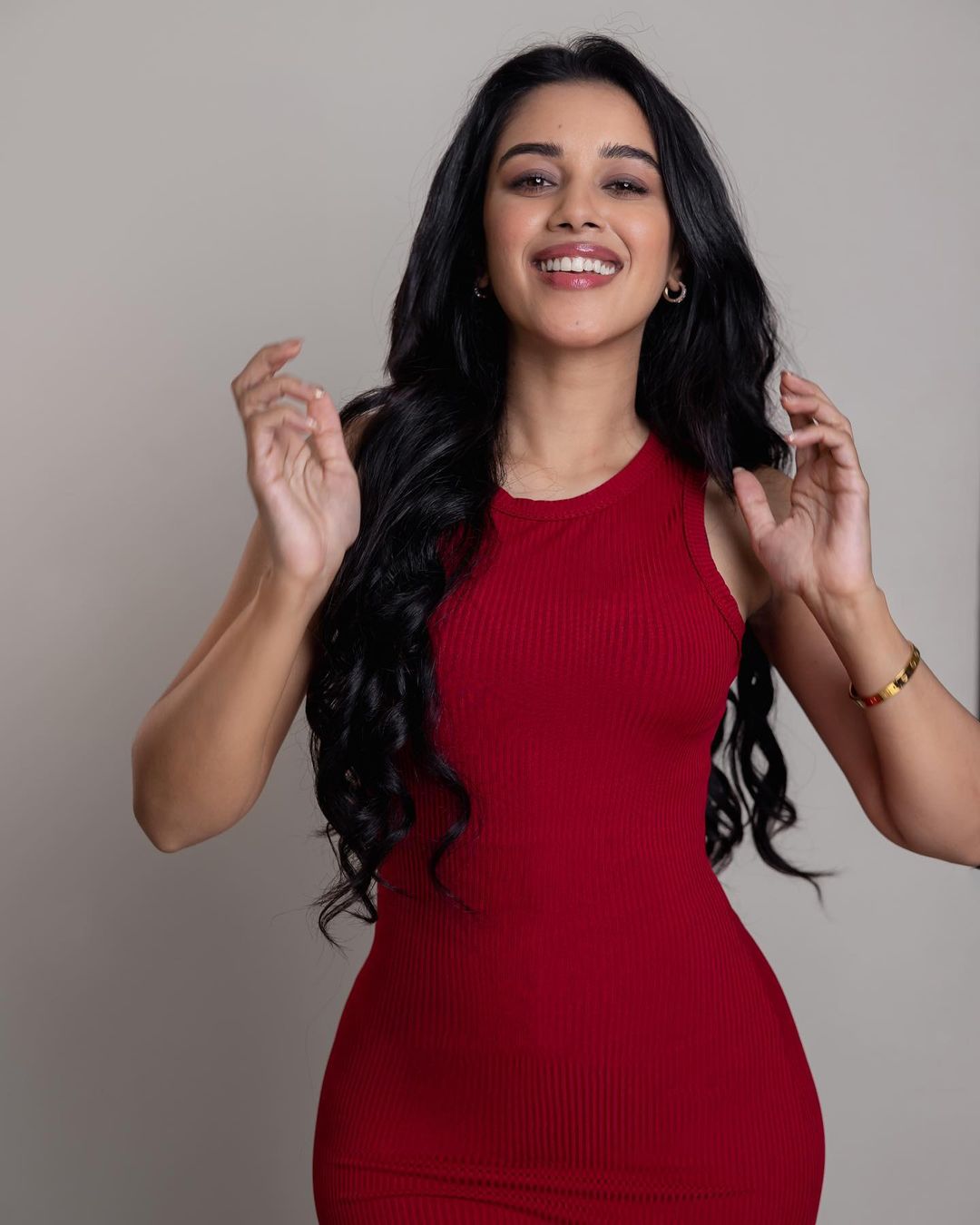 Mirnalini Ravi Stunning New Photos and Looks