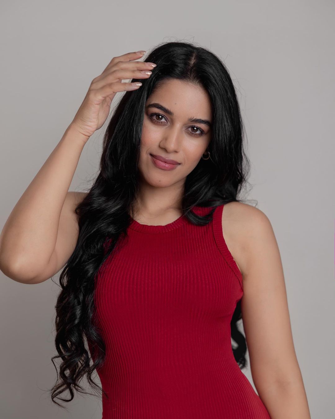 Mirnalini Ravi Stunning New Photos and Looks