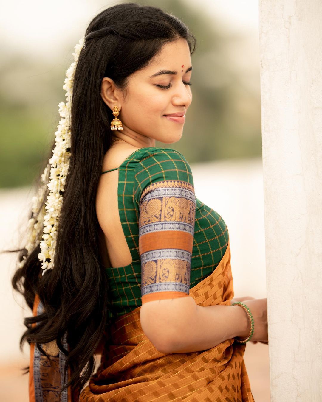 Mirnalini Ravi Ugadi 2023 Saree Photos Collection