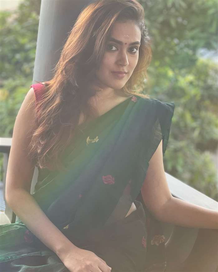 Mithu Vigil's Stunning Look: A Blend of Tradition and Modernity