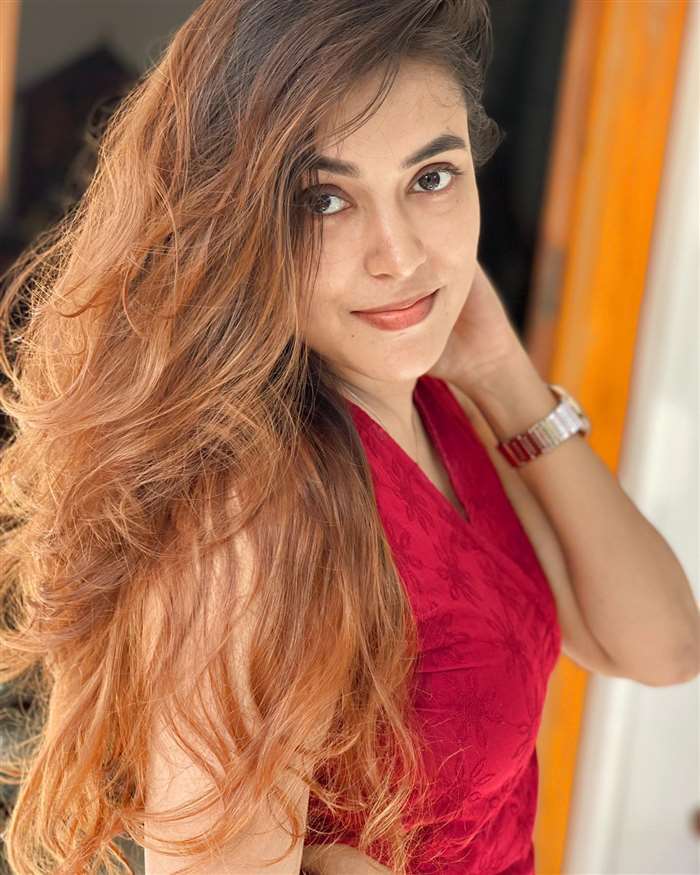 Mithu Vigil's Stunning Look: A Blend of Tradition and Modernity