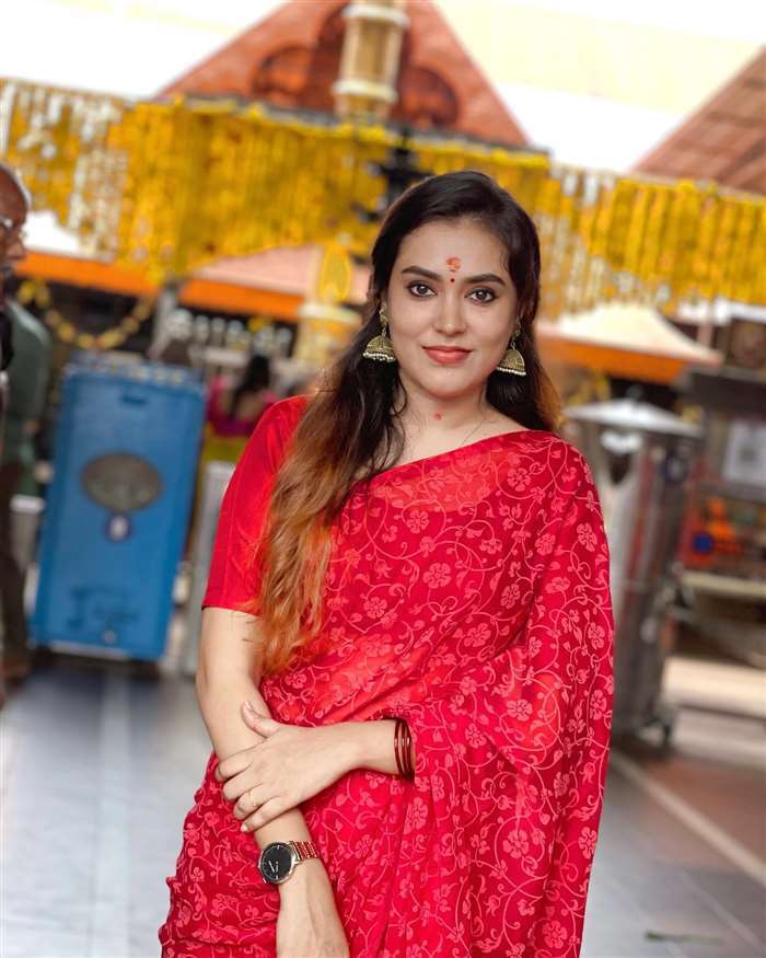 Mithu Vigil's Stunning Look: A Blend of Tradition and Modernity