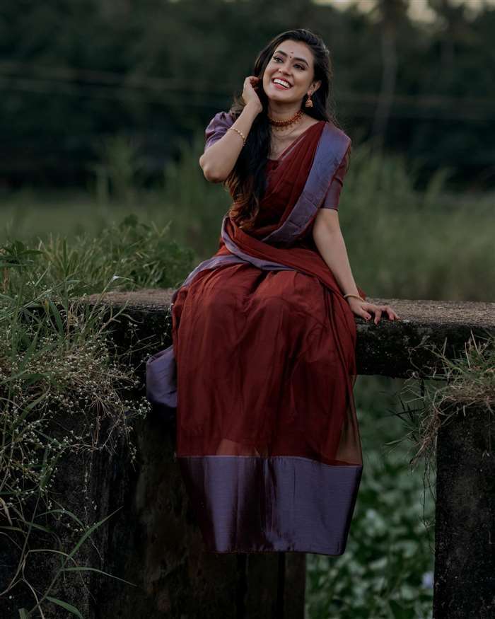 Mithu Vigil's Stunning Look: A Blend of Tradition and Modernity