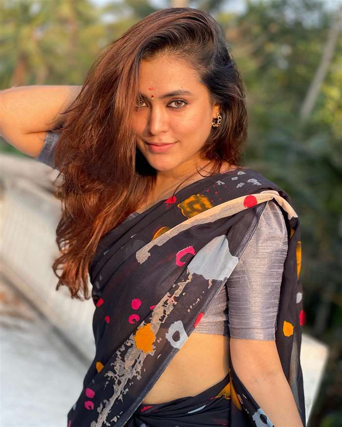 Mithu Vigil's Stunning Look: A Blend of Tradition and Modernity