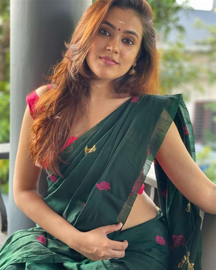 Mithu Vigil's Stunning Look: A Blend of Tradition and Modernity