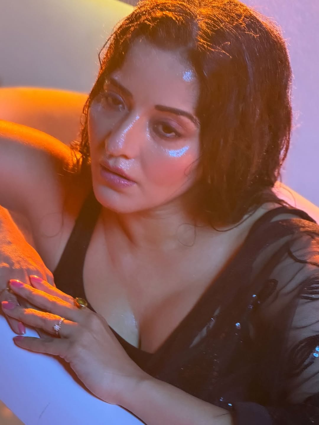 Monalisa's Black Saree: The Viral Look Redefining Indian Glamour