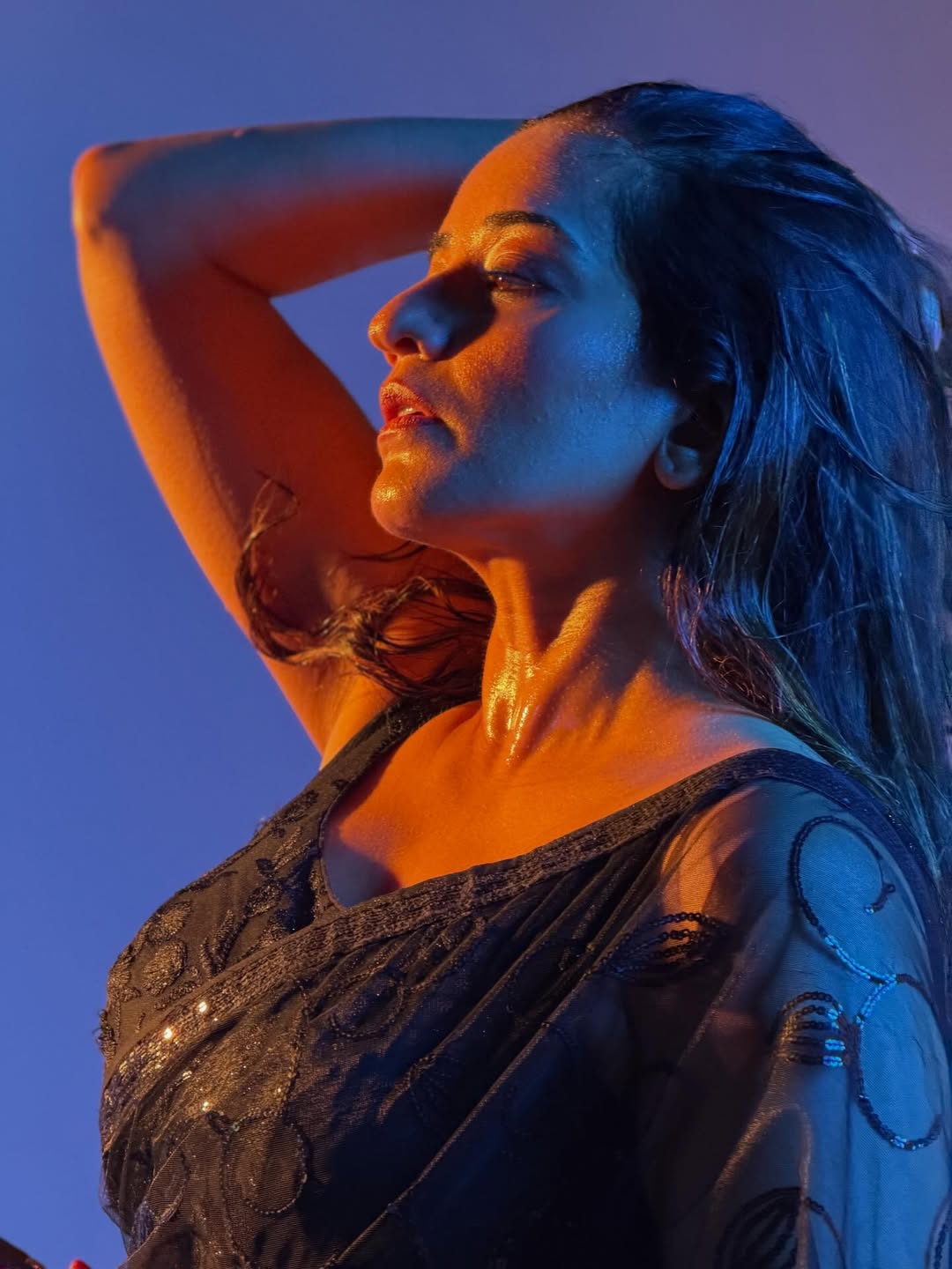 Monalisa's Black Saree: The Viral Look Redefining Indian Glamour