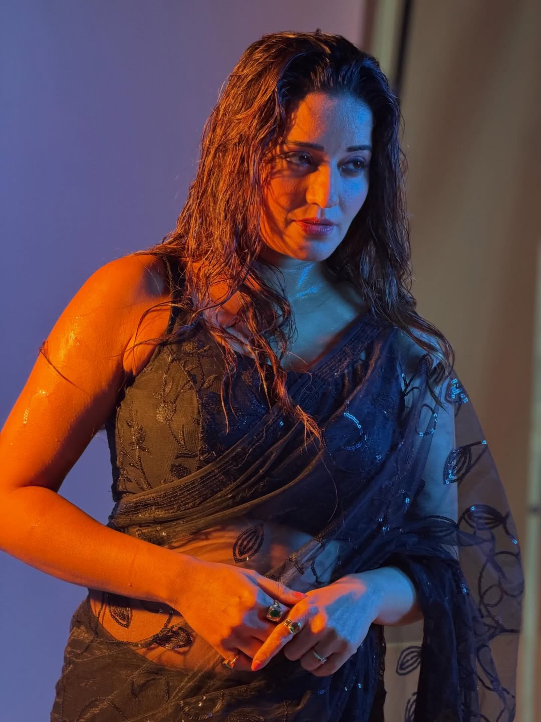 Monalisa's Black Saree: The Viral Look Redefining Indian Glamour