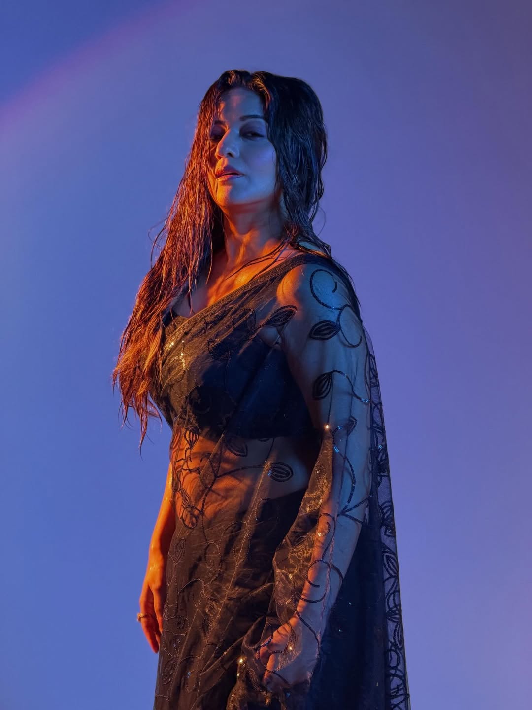 Monalisa's Black Saree: The Viral Look Redefining Indian Glamour