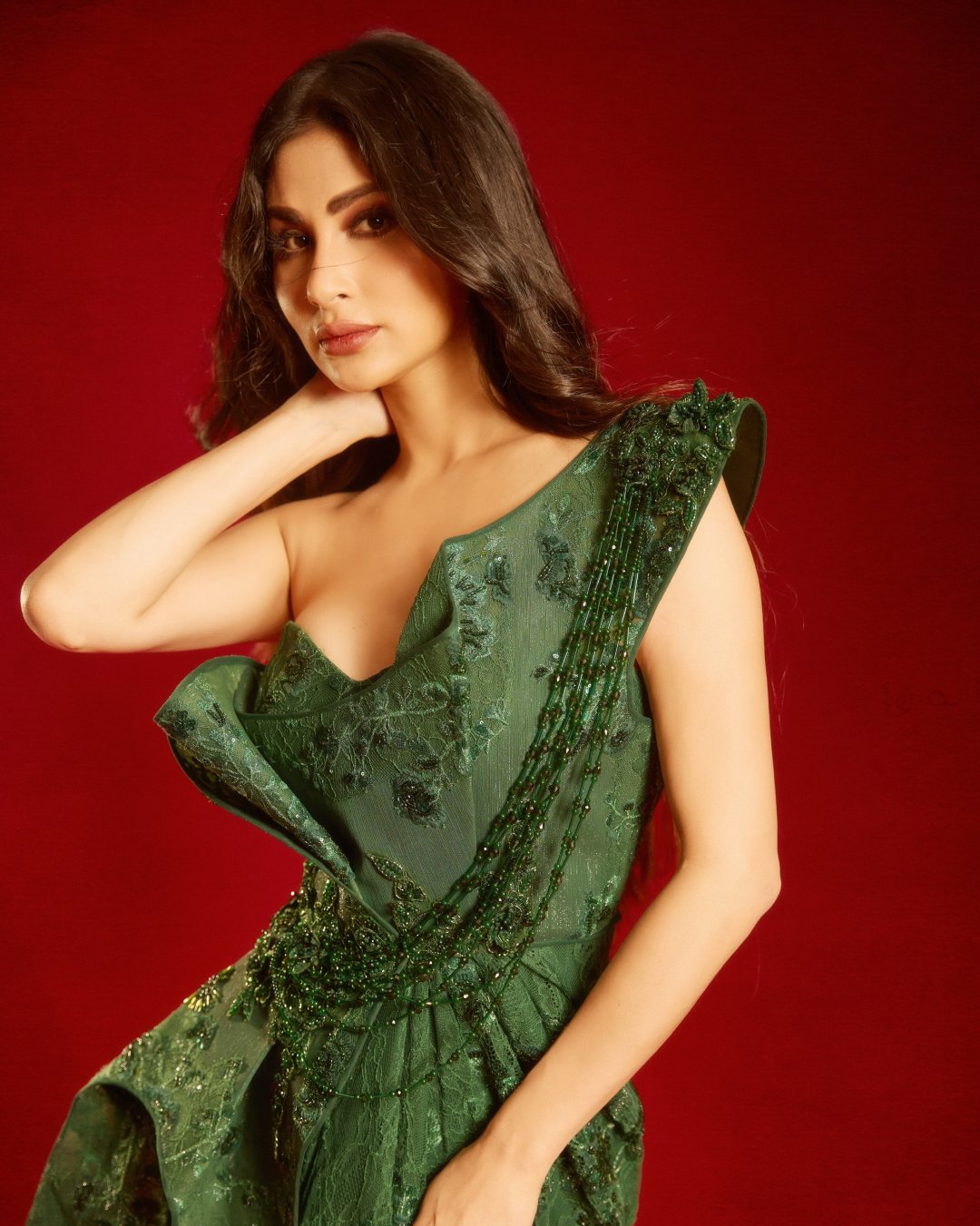 Mouni Roy’s Poetic Style Moment: Mastering the Art of Cinematic Fashion Drama