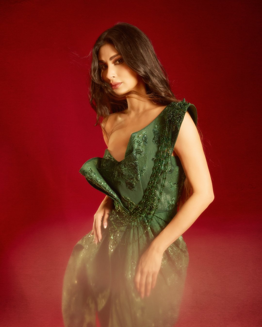 Mouni Roy’s Poetic Style Moment: Mastering the Art of Cinematic Fashion Drama